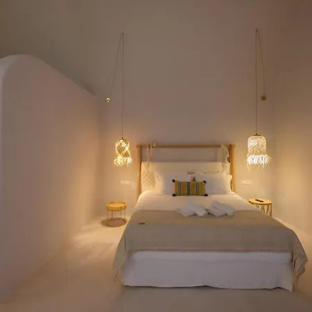 Elements Cave Megalochori (Santorini)