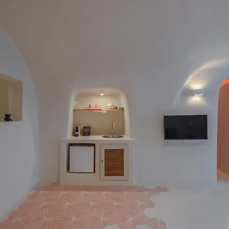 Elements Cave Aparthotel Megalochori (Santorini)