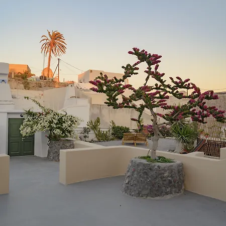 Elements Cave Aparthotel 4*