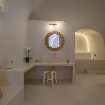 Elements Cave Megalochori (Santorini)