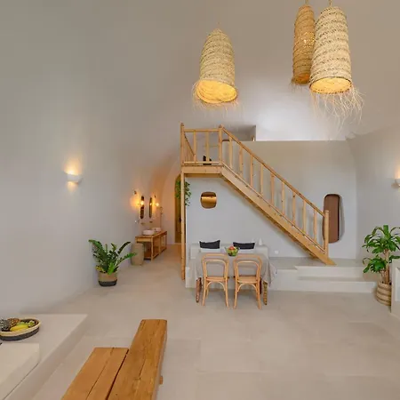 Elements Cave شقة فندقية 4*