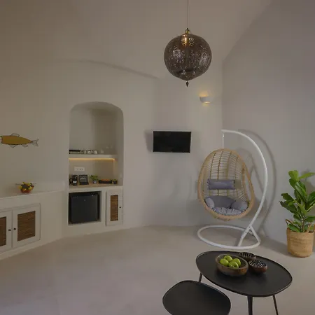 Elements Cave Megalochori (Santorini)