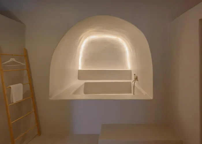 Elements Cave Μεγαλοχώρι