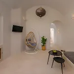 Elements Cave شقة فندقية 4*