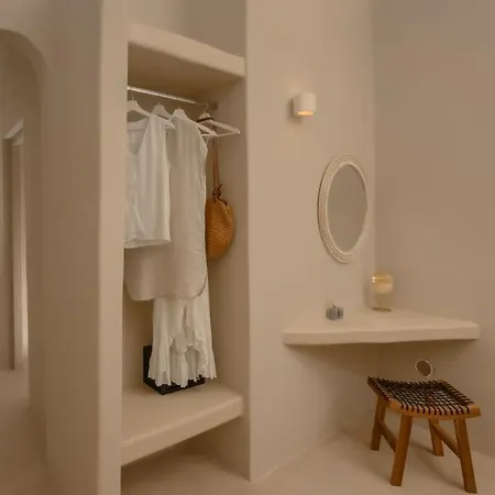 Elements Cave Megalochori (Santorini)