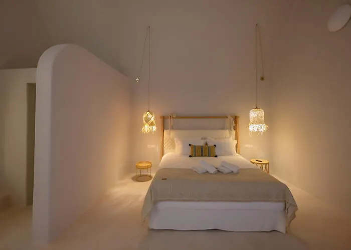 Elements Cave Megalochori (Santorini)