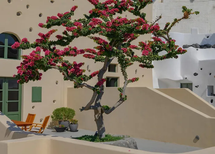 Elements Cave Megalochori (Santorini)