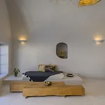 Elements Cave Apartmanhotel 4*