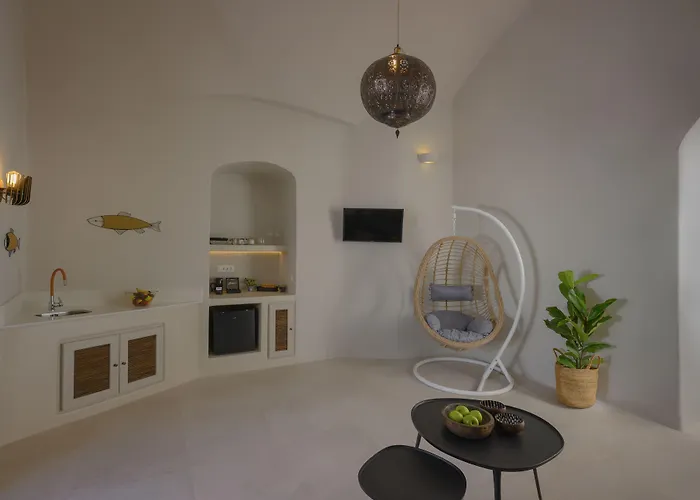 Elements Cave Megalochori (Santorini)